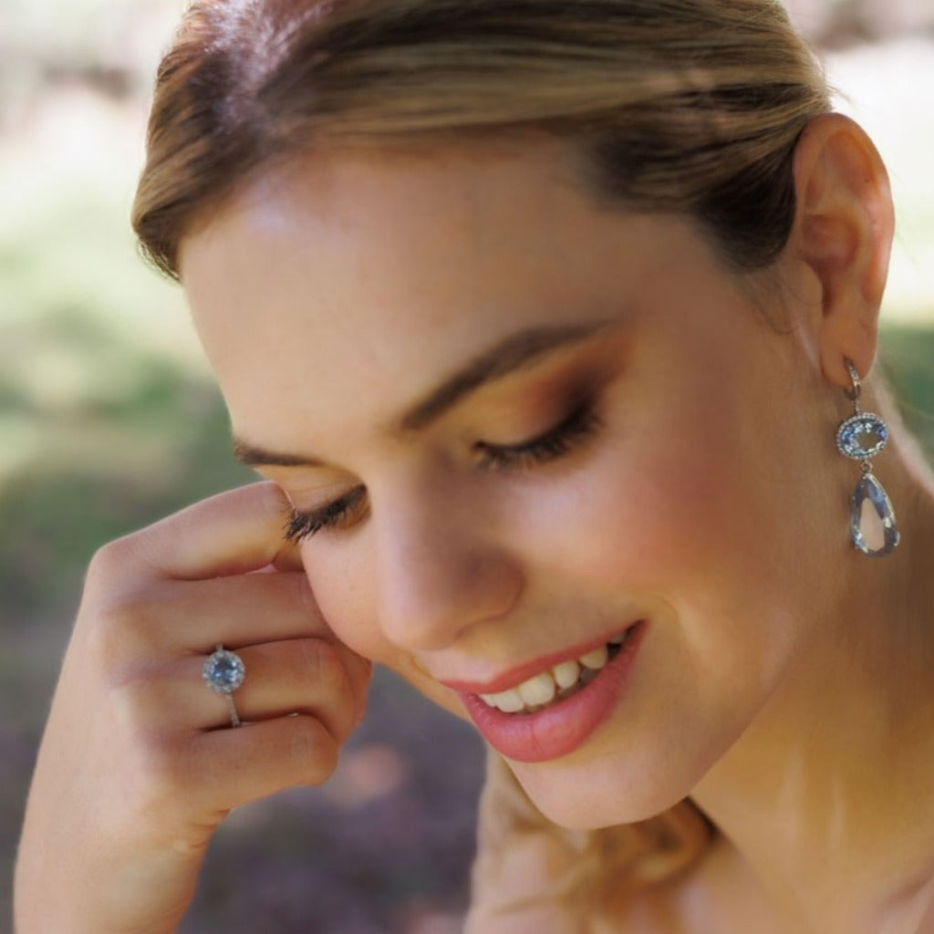 pendientes de novia azules en plata de primera ley con circonitas en forma de lágrima