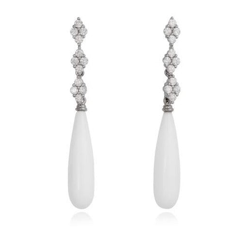 Pendientes de plata de primera ley (925) con baño de rodio, circonita blanca y ágata blanca. (largo: 4,8 cm.). Colección de Marina García.